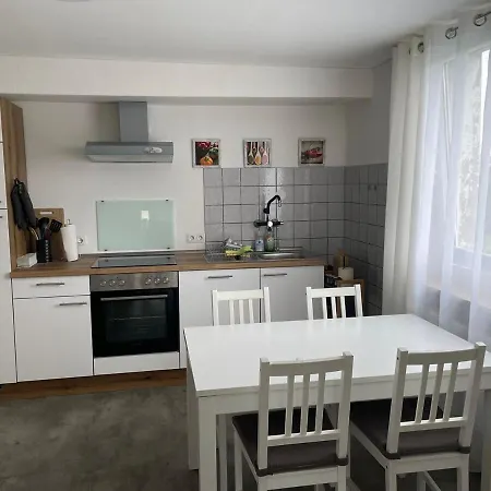 Moeblierte 4-zimmer *