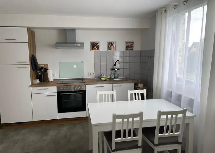 Moeblierte 4-zimmer *